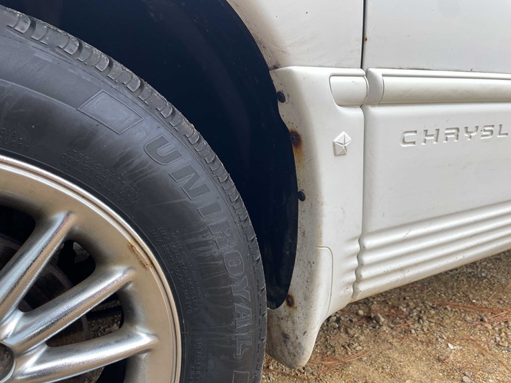 1999-chrysler-town-&-country-image-39