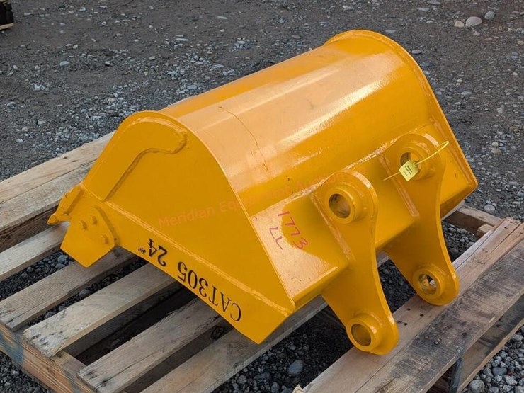 future-cat-305-24"-excavator-bucket-image-1