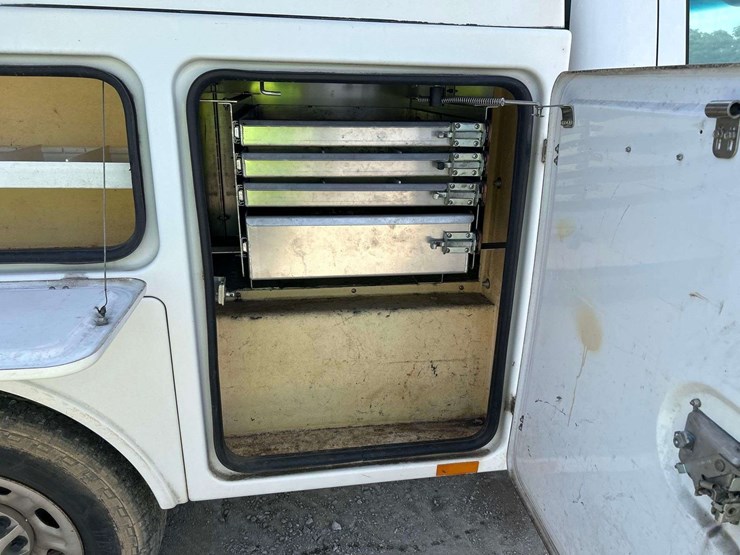 2012-chevrolet-silverado-2500-image-25