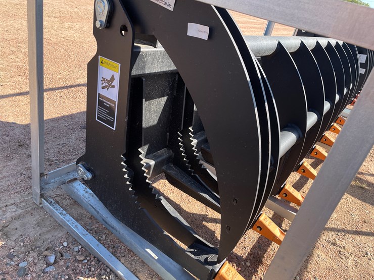 #4102-•-78"-heavy-brush-grapple-bucket-attachment-image-2