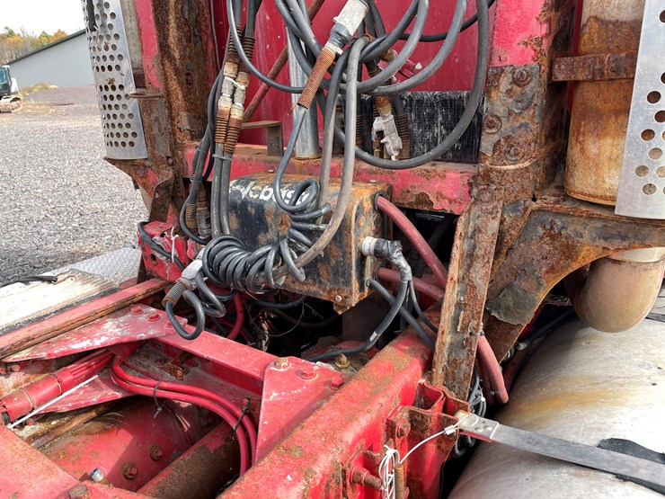 #1001-•-2004-kenworth-semi-tractor-(has-mi-title)-image-16