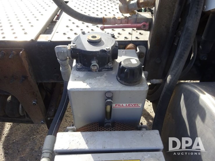 2018-freightliner-coronado-day-cab-glider-truck-(pz13985,-unit-775)-image-73