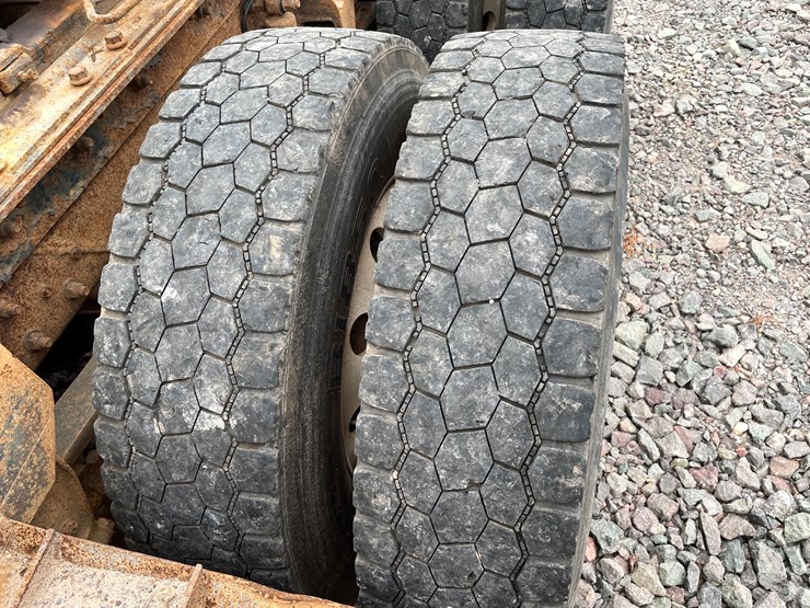 #1000-•-2005-mack-semi-tractor-(has-mi-title)-image-54