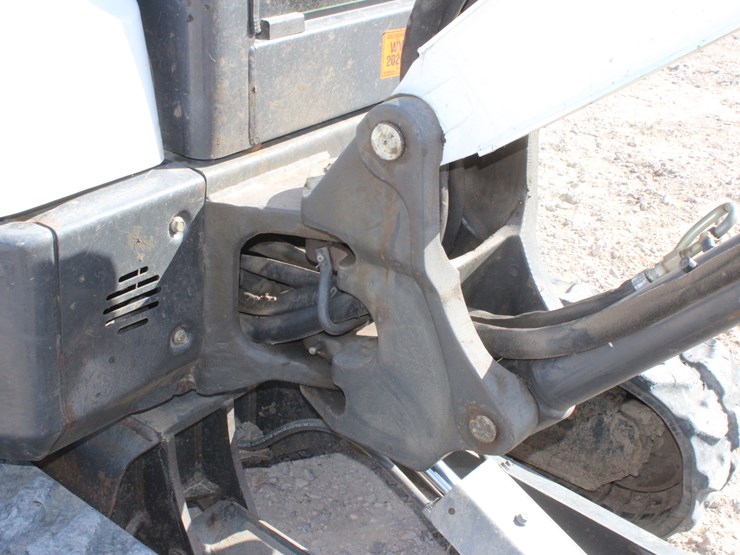 2016-bobcat-e32i-image-44