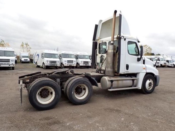 2010-freightliner-cascadia-t/a-hiway-tractor---day-image-5