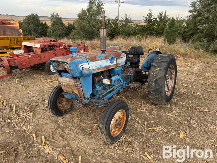 1966-ford-3000-image-1