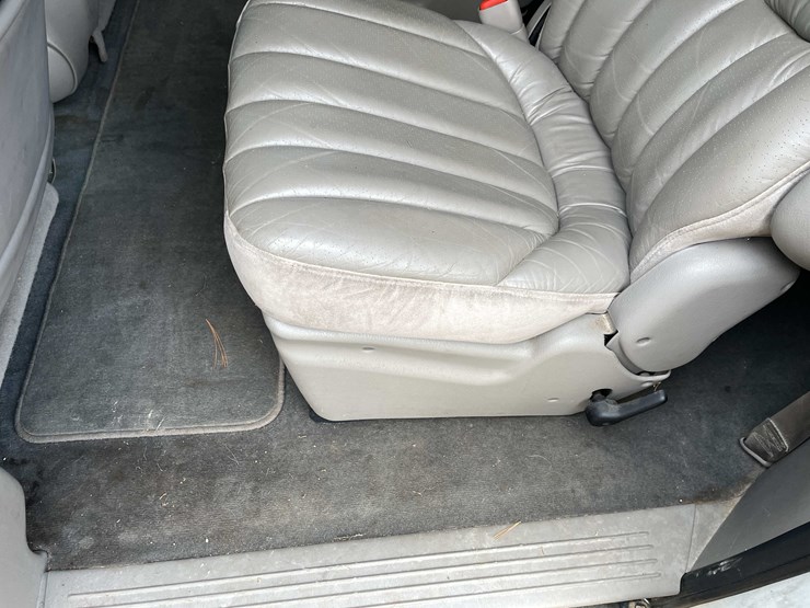 1999-chrysler-town-&-country-image-120