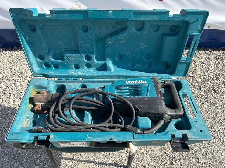 2017-makita-hm1307cb-35lb-demolition-hammer-image-2