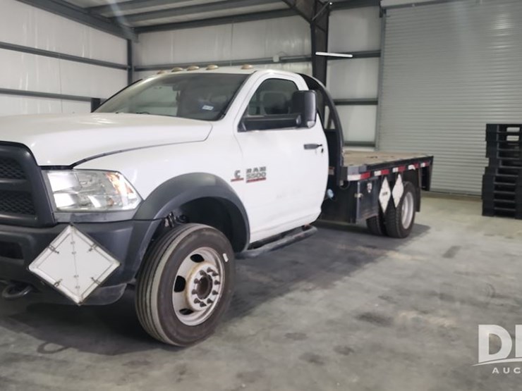 2015-dodge-ram-5500-image-1