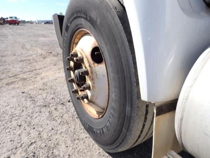 2013-ford-f750-image-38