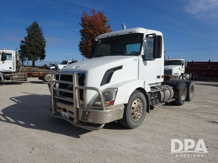 2007-volvo-vnl-day-cab-truck-(pz13987,-unit-110)-image-2