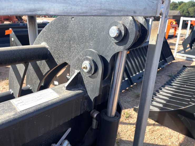 #4103-•-78"-heavy-brush-grapple-bucket-attachment-image-17