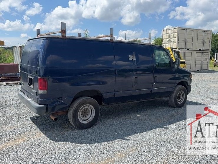 2011-ford-e350-image-3