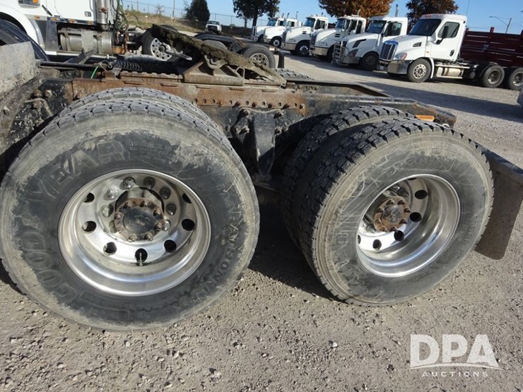 2016-freightliner-coronado-day-cab-glider-truck-(pz13983,-unit-716)-image-50