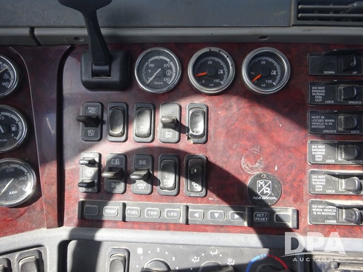 2017-freightliner-coronado-day-cab-glider-truck-(pz13993,-unit-725)-image-101