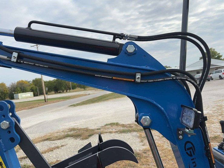 mini-excavator-mx12r-image-11