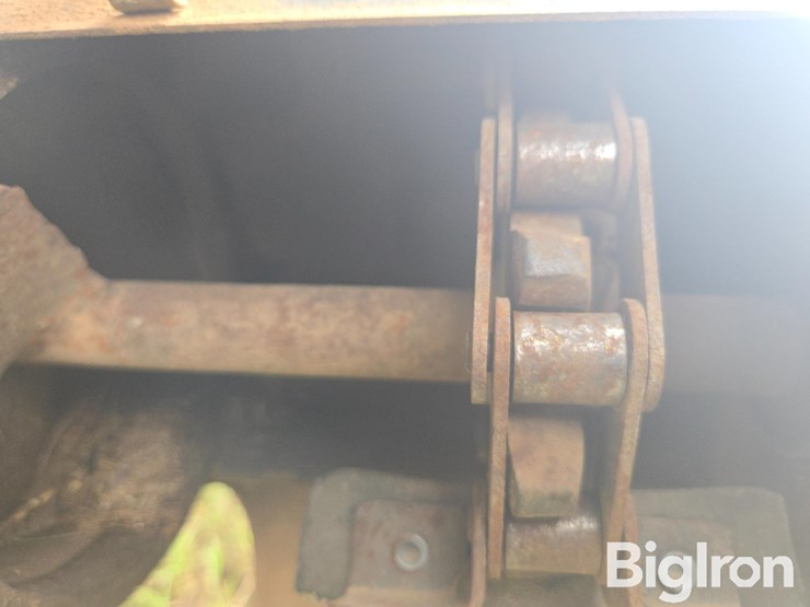 1976-gleaner-m-image-12