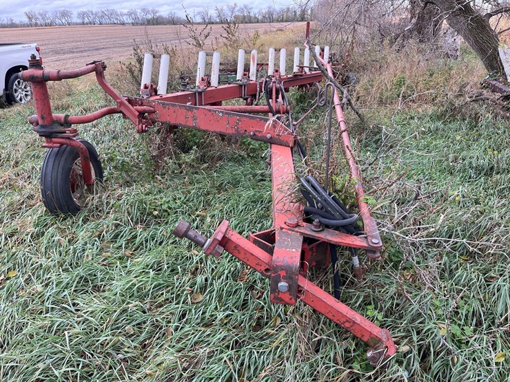 international-710-image-4