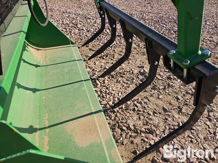 2025-john-deere-740-image-9