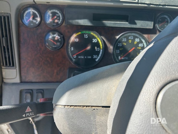 2006-freightliner-century-dry-truck-(cp1180-unit-16052)-image-39