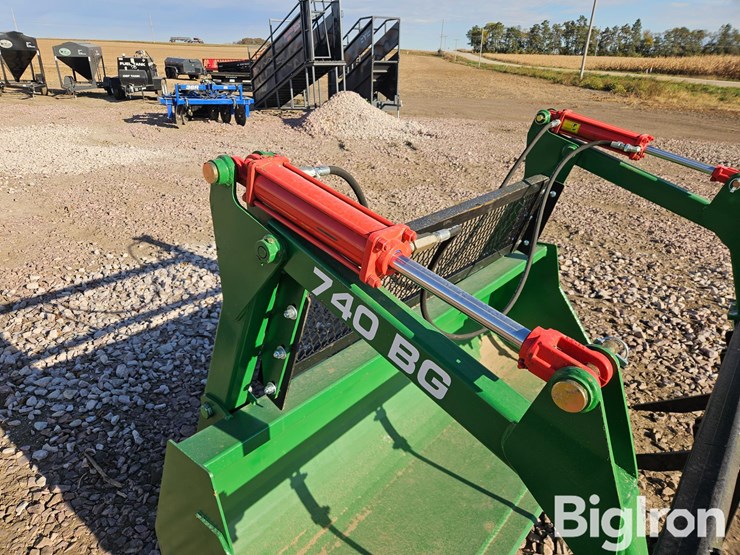 2025-john-deere-740-image-10