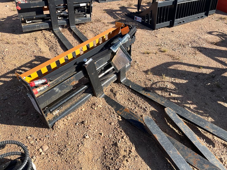 #4088-•-wolverine-pallet-fork-hydraulic-adjustable-attachment-image-1