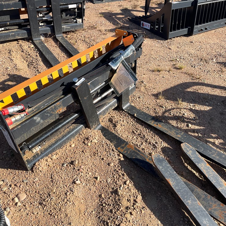 #4088 • Wolverine Pallet Fork Hydraulic Adjustable Attachment