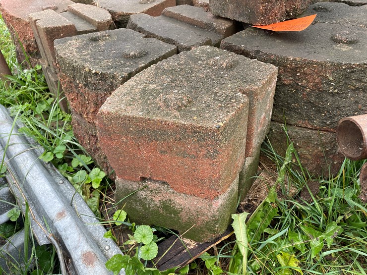 #8118-•-landscaping-bricks-image-4