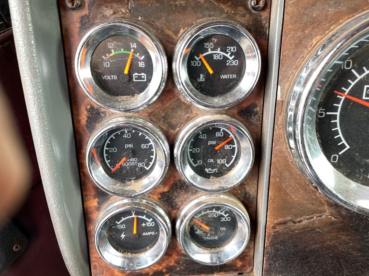 #1001-•-2004-kenworth-semi-tractor-(has-mi-title)-image-43