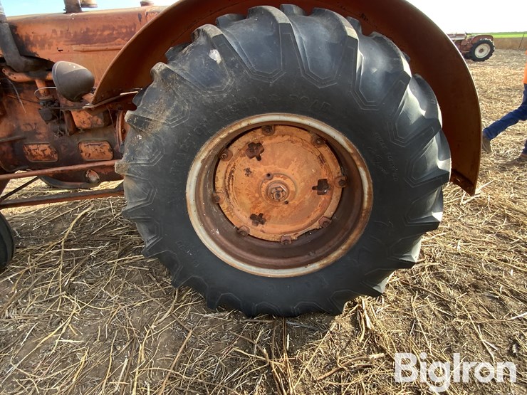 case-la-2wd-tractor-image-16