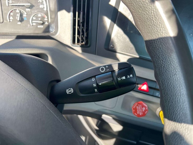 2021-freightliner-cascadia-116-image-17