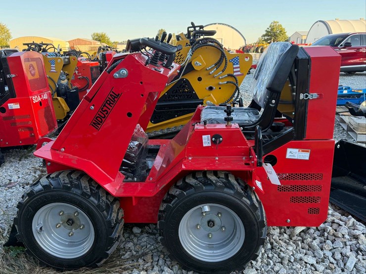 agt-sda-140w-mini-wheel-loader-image-1