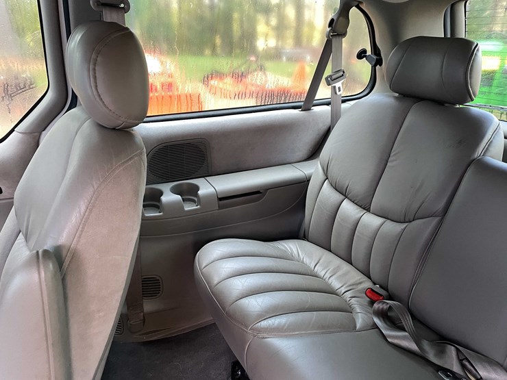 1999-chrysler-town-&-country-image-125