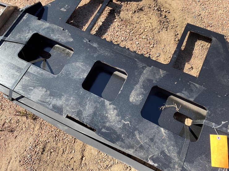 #4134-•-universal-pallet-fork-attachment-image-5