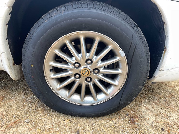 1999-chrysler-town-&-country-image-11