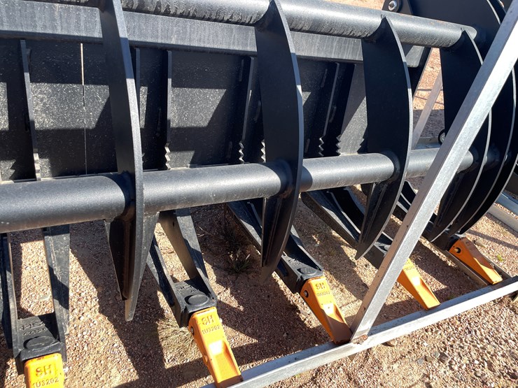 #4102-•-78"-heavy-brush-grapple-bucket-attachment-image-6