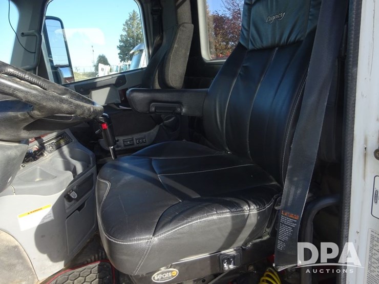 2016-freightliner-coronado-day-cab-glider-truck-(pz13982,-unit-720)-image-88