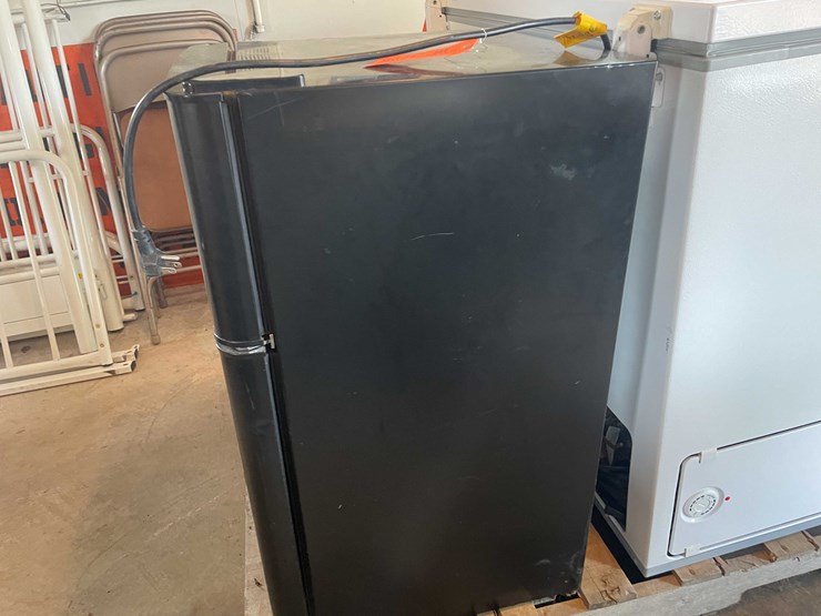 #6621-•-mini-fridge-image-2