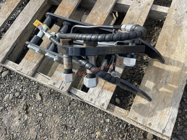 ir-mini-excavator-hydraulic-thumb-image-2