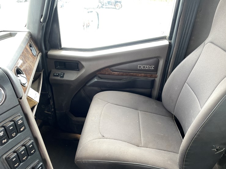 #1002-•-2021-international-semi-tractor-(has-mi-title)-image-32