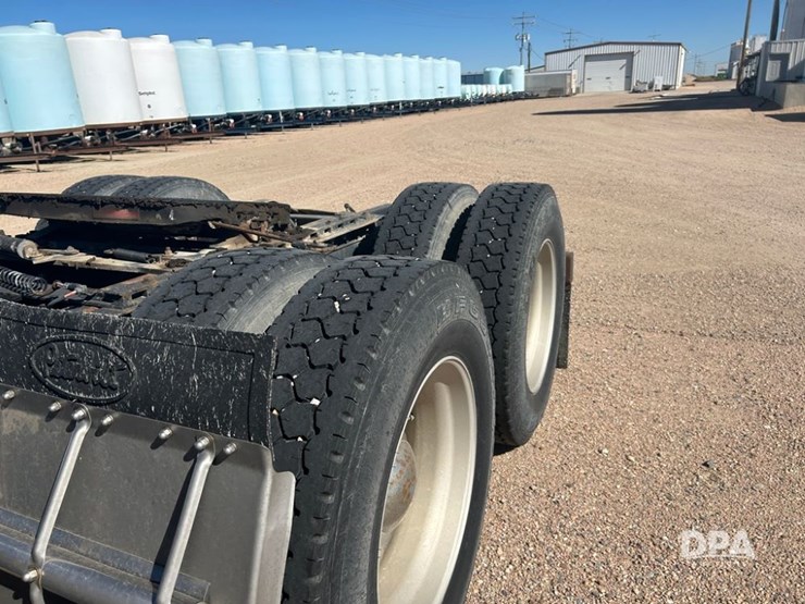 2004-peterbilt-379-image-14