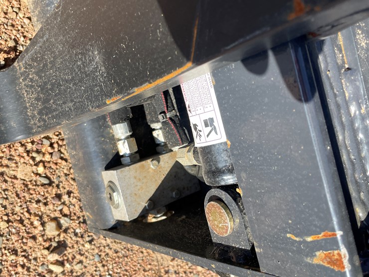 #4088-•-wolverine-pallet-fork-hydraulic-adjustable-attachment-image-12