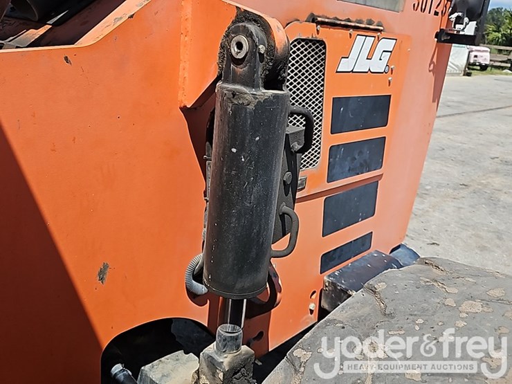 2018-sky-trak-6042-image-17