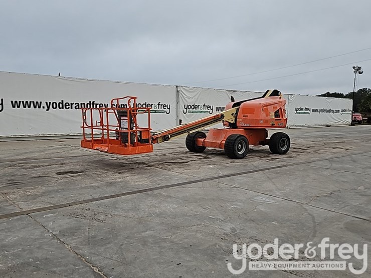 2017-jlg-400s-image-2