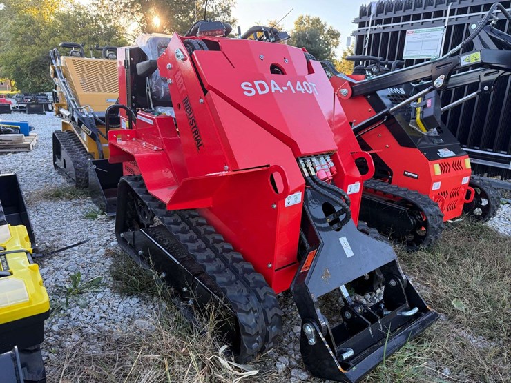 agt-sda-140t-mini-track-loader-image-1