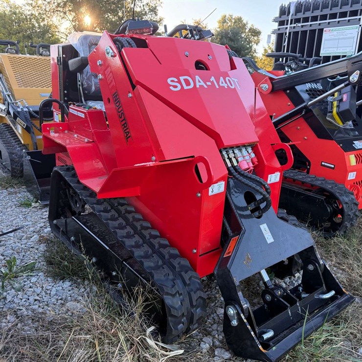 AGT SDA-140T Mini Track Loader