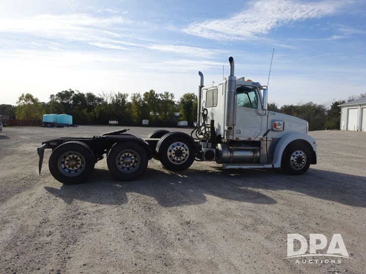 2018-freightliner-coronado-day-cab-glider-truck-(pz13985,-unit-775)-image-17