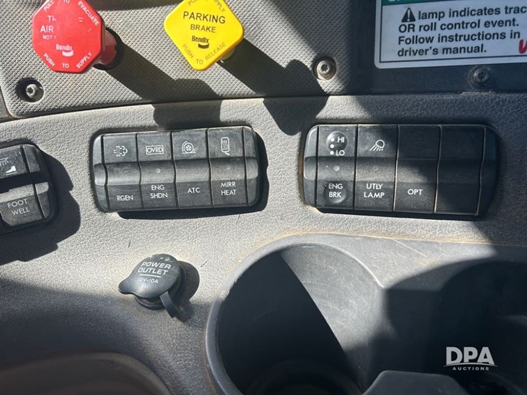 2012-freightliner-cascadia-truck-(cp1182-unit-517)-image-40