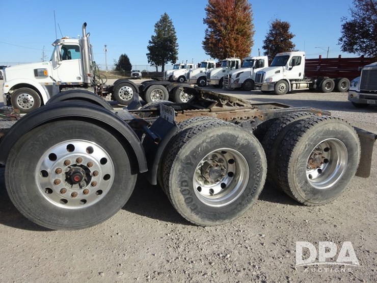 2016-freightliner-coronado-day-cab-glider-truck-(pz13983,-unit-716)-image-49