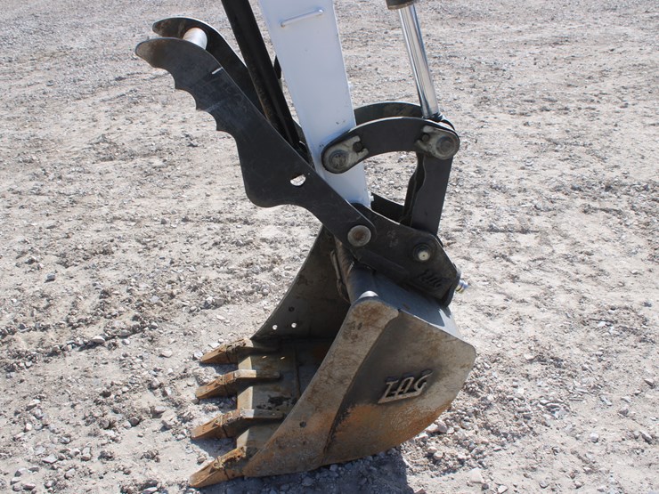 2016-bobcat-e32i-image-11